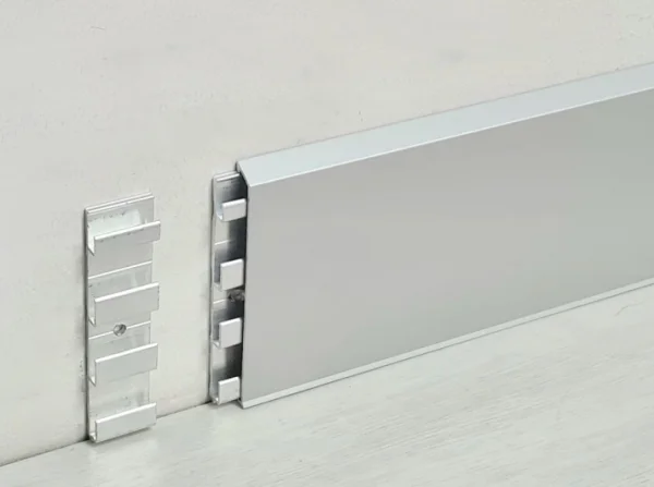 Алюминиевый плинтус Fezard Кабельный ALP-С70 Алюминий 70*10*2500 мм в Миассе