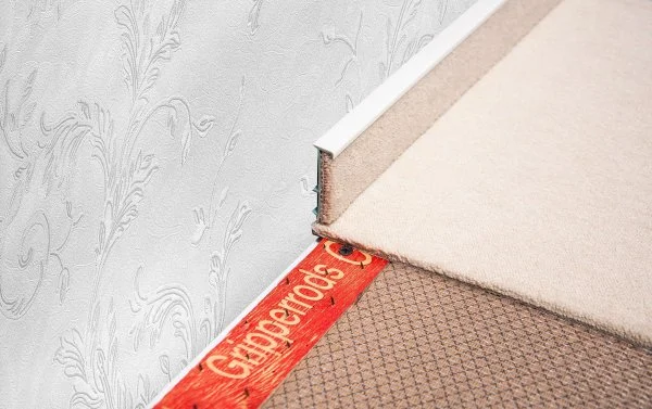 Плинтус для ковролина Korner Listwa 100 Белый 2,5м (50мм) в Миассе