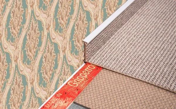 Плинтус для ковролина Korner Listwa 106 Светло-серый 2,5м (50мм) в Миассе