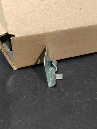 Клипсы к плинтусу MDF Bonkeel (50шт) в Миассе