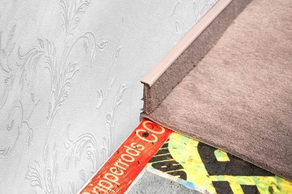 Плинтус для ковролина Korner Listwa 102 Беж 2,5м (50мм) в Миассе