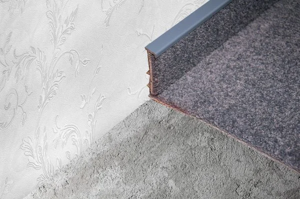 Плинтус для ковролина Korner Listwa 108 Графит 2,5м (50мм) в Миассе